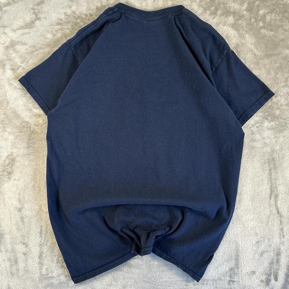 Vintage Wolf Howling At Moon Graphic T Shirt Blue Gildan Heavy Cotton Mens M - Picture 2 of 6